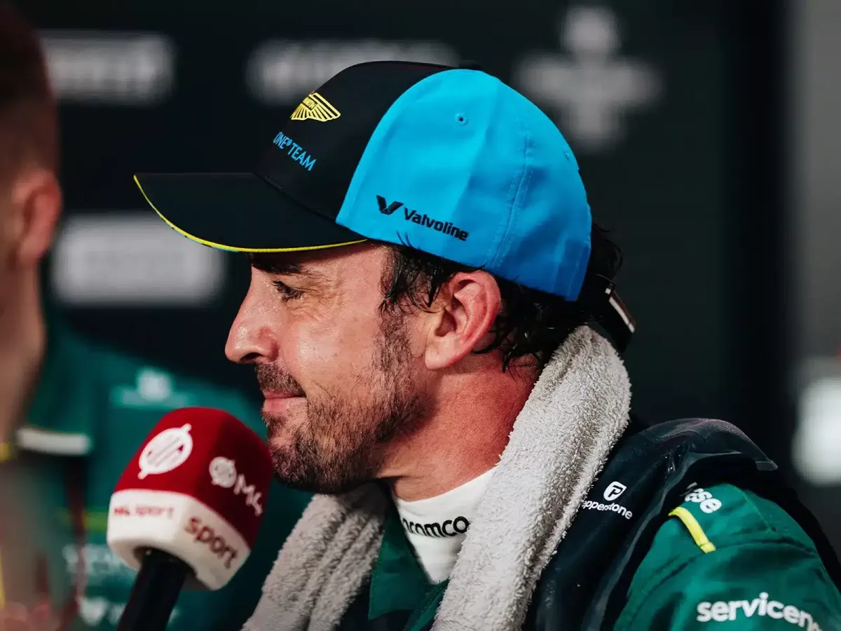 Alonso dühbe gurult a veszélyes vezetés miatt: ‘Tegnap a piros zászló, ma ez’