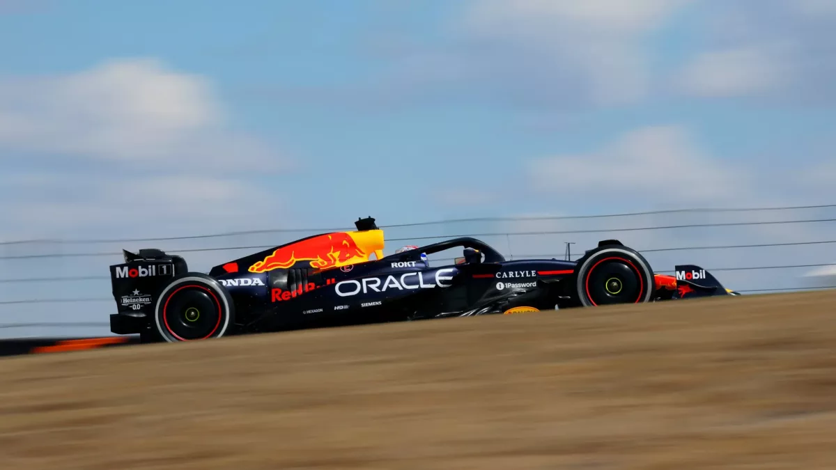 Az F1 mezőnyében Verstappen legyőzte a McLareneket, míg Hülkenberg meglepetést okozott a pénteki időmérőn