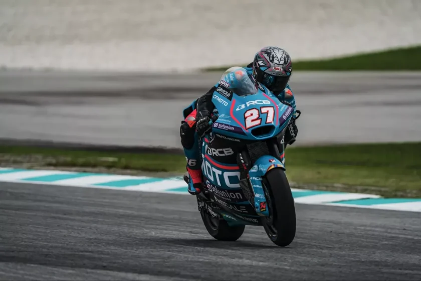 Holgado lenyűgöző győzelmet aratott a Moto2 mezőnyében, Almansa pedig a Moto3 malajziai időmérőn sikeresen végzett