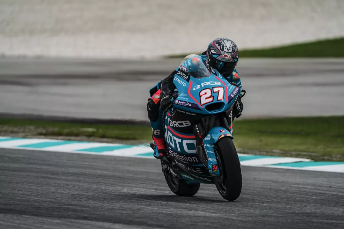 Holgado lenyűgöző győzelmet aratott a Moto2 mezőnyében, Almansa pedig a Moto3 malajziai időmérőn sikeresen végzett