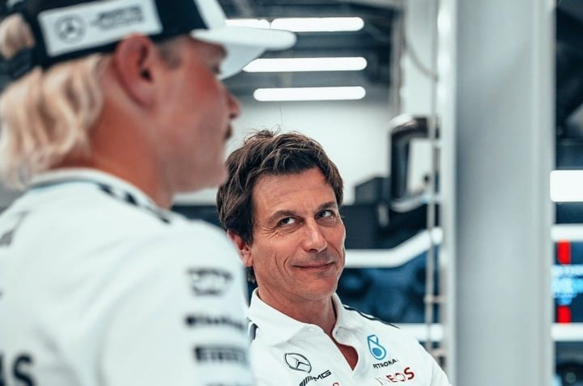 A Mercedes csapatfőnöke forradalmasította a WC-tisztítást