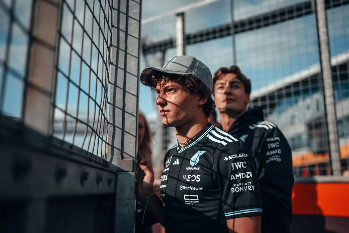 A Mercedes elkötelezik Russell és Antonelli mellett: szerződéshosszabbítás hivatalos