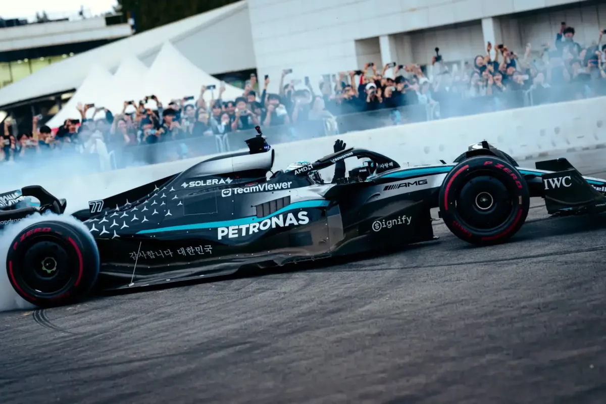 A legendás visszatérés: F1 autó száguldott az egykori futamhelyszín országában