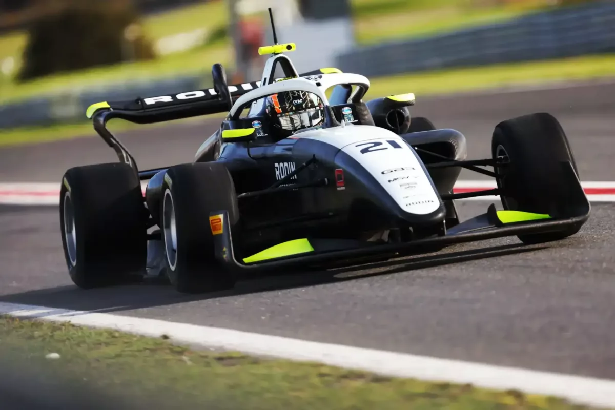 Molnár Martin Tesztel az Idei Bajnokcsapattal a Brit F3-ban