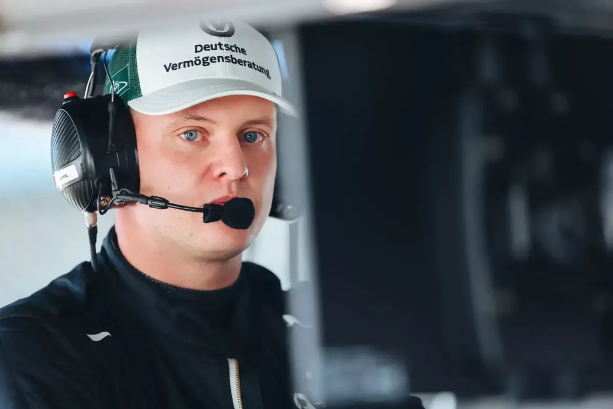 Az édesapától eltérő látásmód: Mick Schumacher IndyCar-tesztje meglepő különbségeket mutat az apjához képest