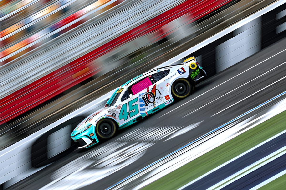 Reddick hihetetlen húzása a NASCAR Cup rovalos időmérőn: az utolsó pillanatban nélkülözhetetlen előzés SVG előtt!