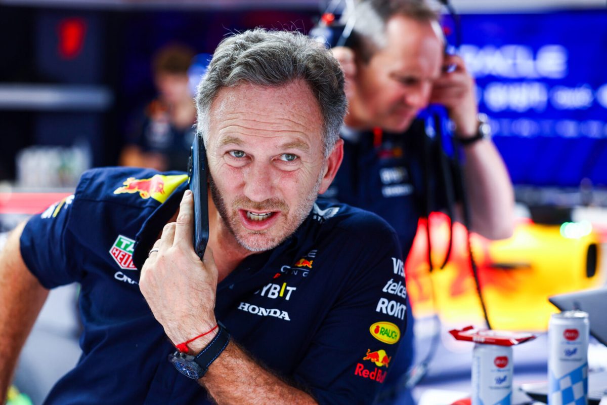 A Red Bull volt csapatfőnöke váratlanul megjelent egy különleges társaságban