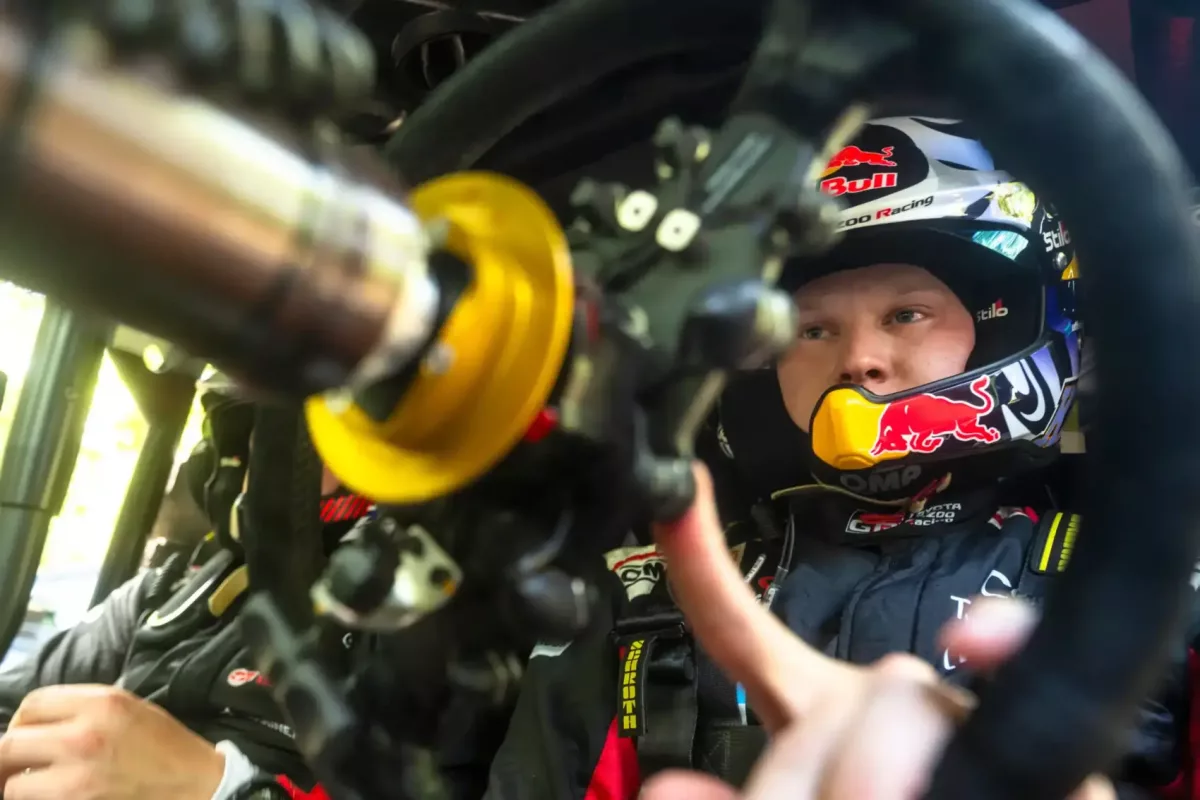 Titkos teszten tett apró lépést céljához az F1-be vágyó ralibajnok