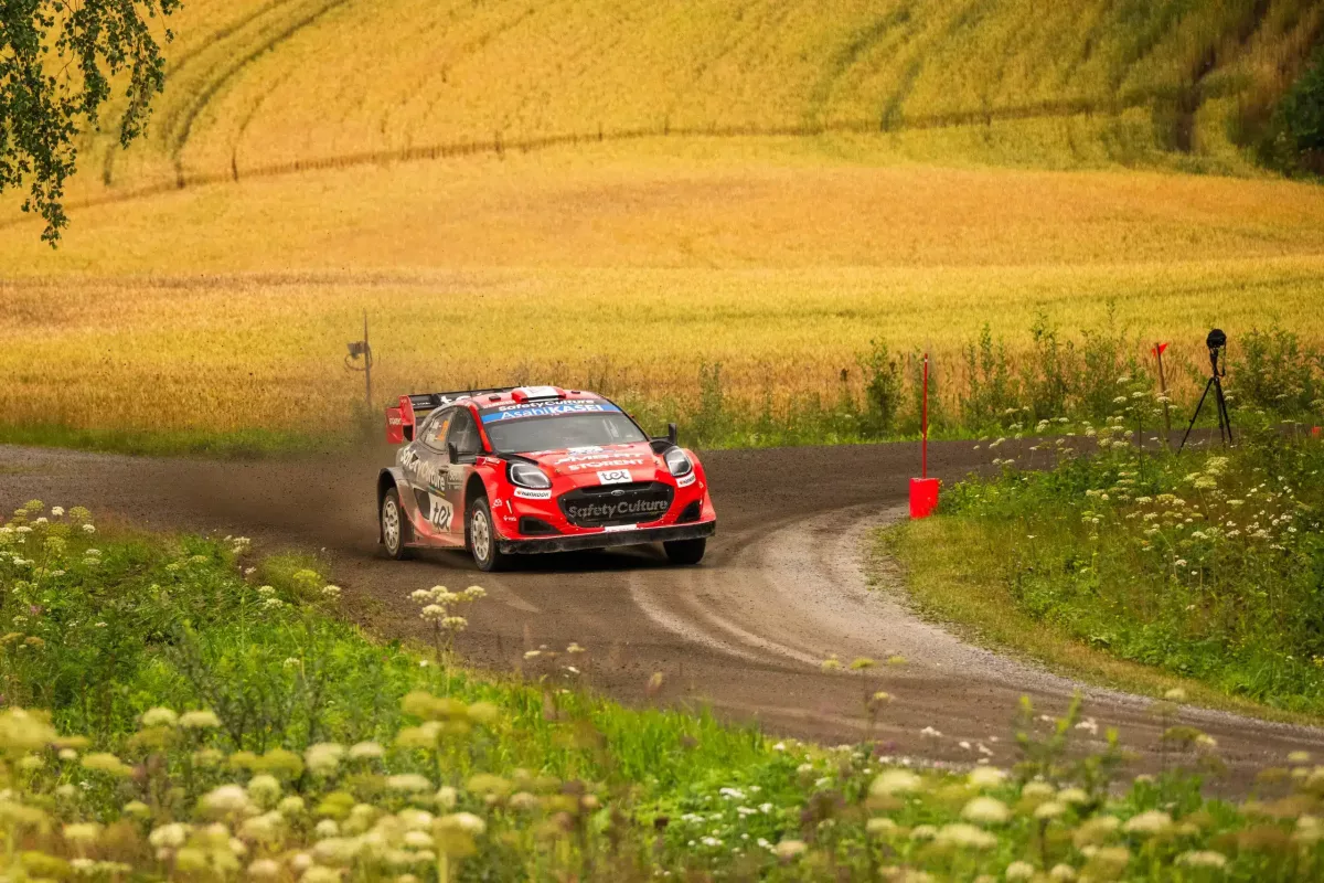 Az ifjú pilóta Martins Sesks lenyűgöző sebessége a szaúdi sivatagban