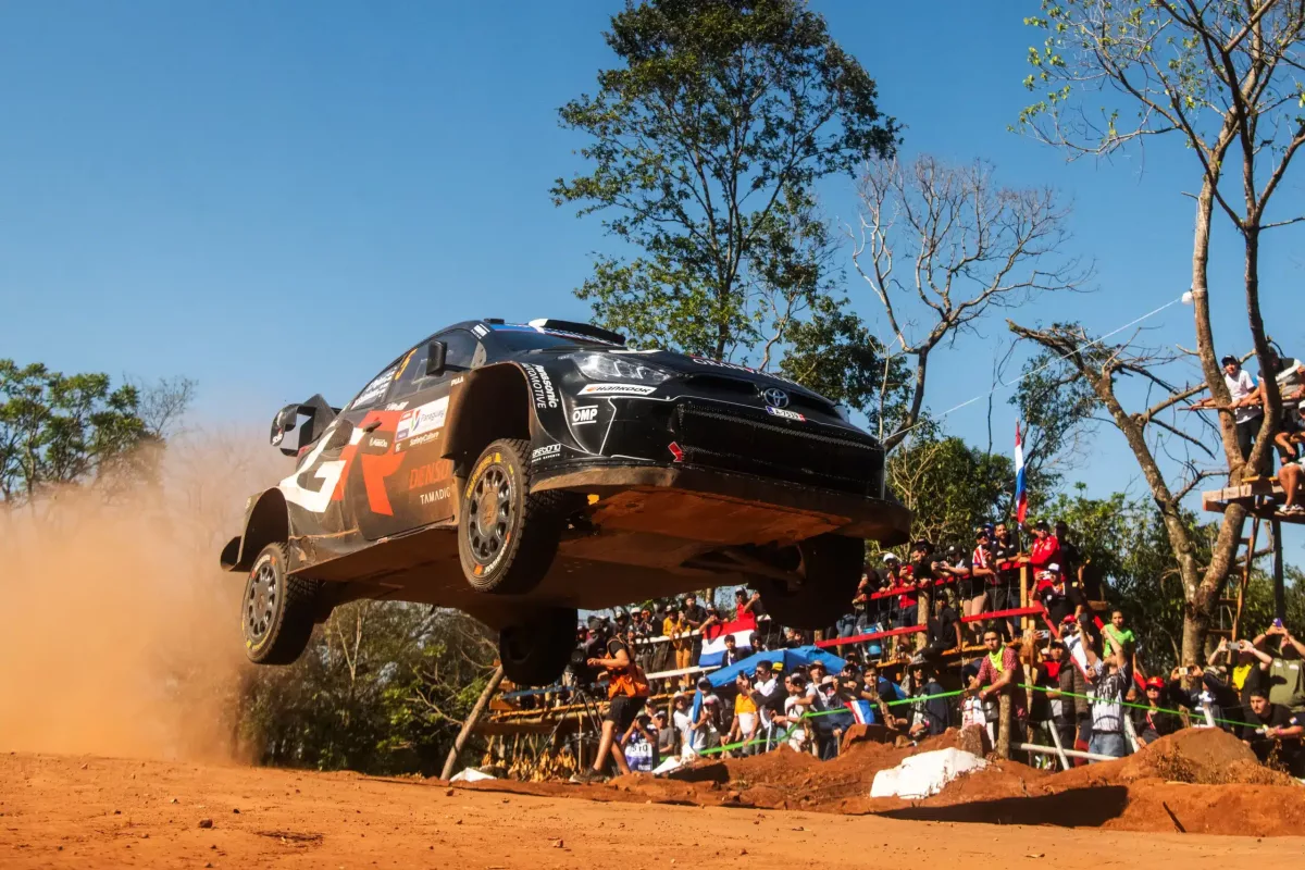 Az elképzelhető cím: „Pajari bizakodó a Közép-Európa Rallyn – Kitart az erős aszfaltpályákon