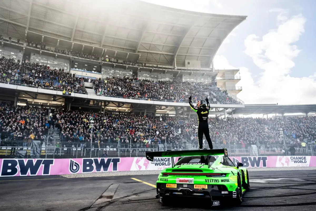 DTM Bajnoki Cím: Kétségbeesett Küzdelem a Pályán