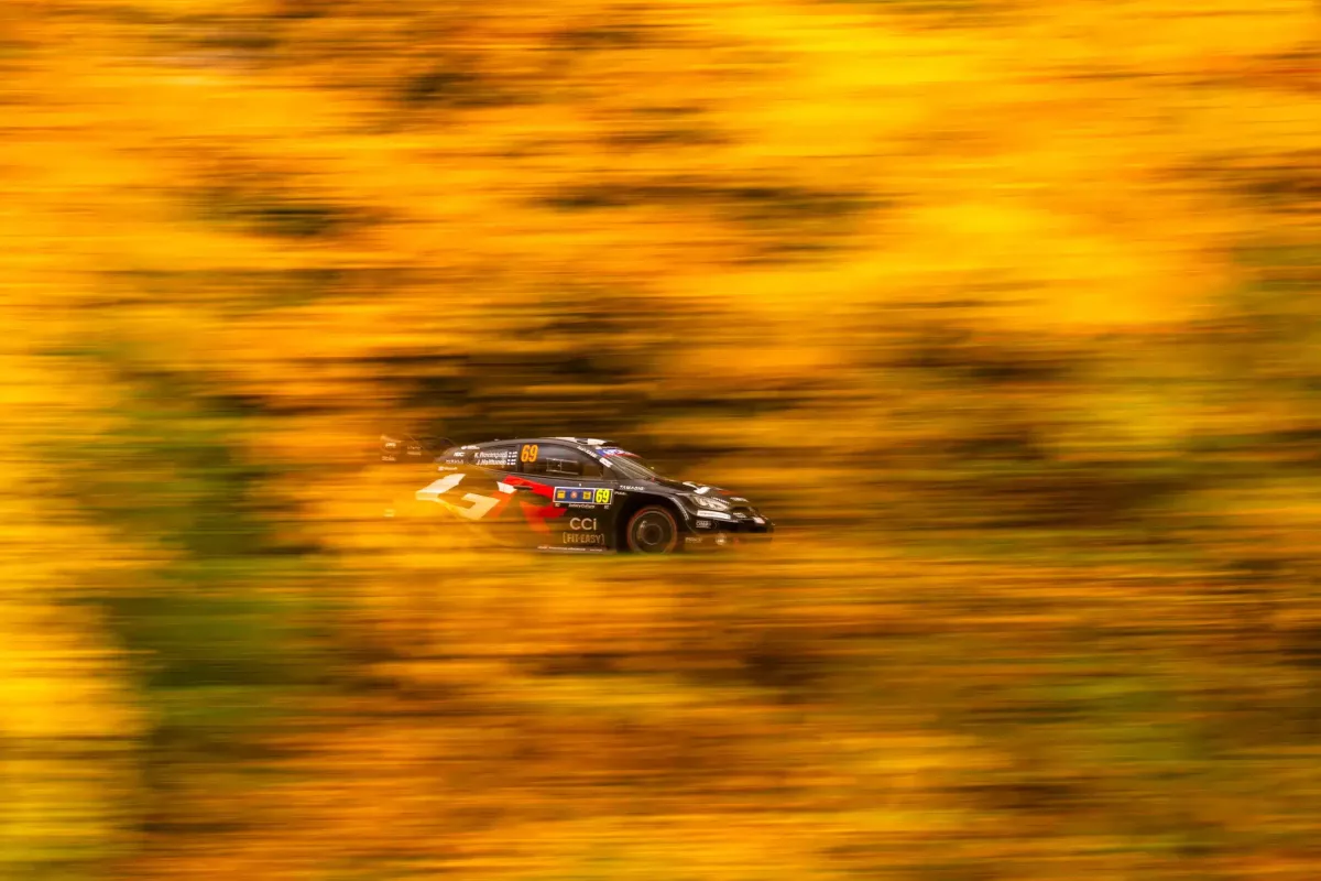 Rovanpera magabiztos vezetéssel, Tanak előzte meg Evanst a Közép-Európa Rallyn