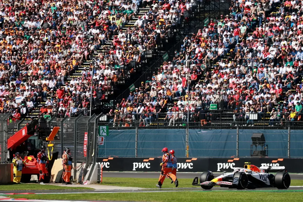 Videóra vették a mexikói F1-es futam sokkoló balesetét – VIDEÓ
