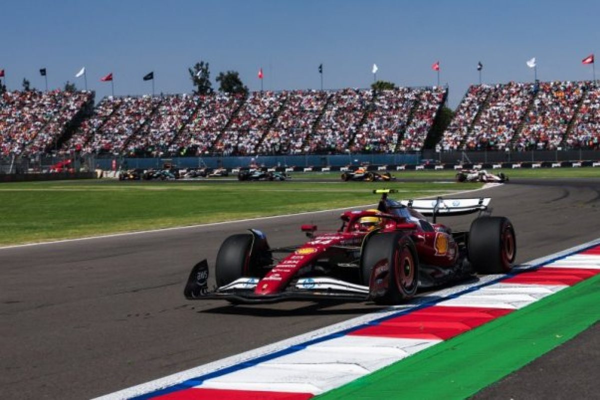 Hamilton sajátos büntetése: 10 másodperc elszigeteltség a pályán