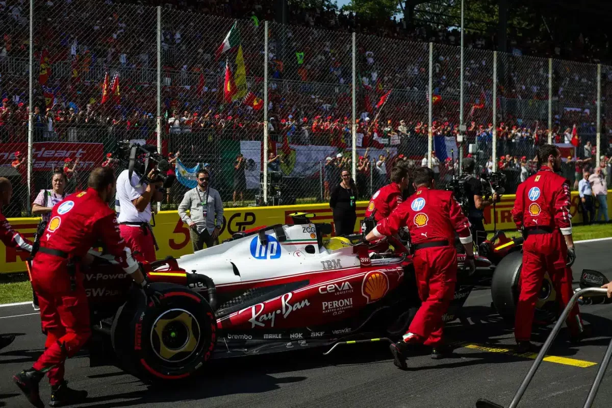 F1 Szupersztárok: Hamilton és Norris zseniálisan ragasztószalaggal küzdöttek meg a kihívással