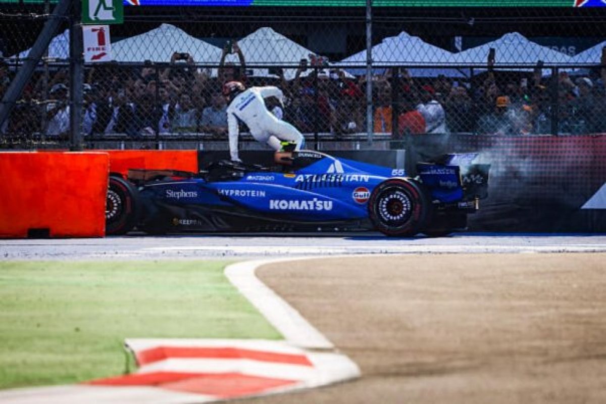 Problémahegyek sújtották Sainzot Mexikóban