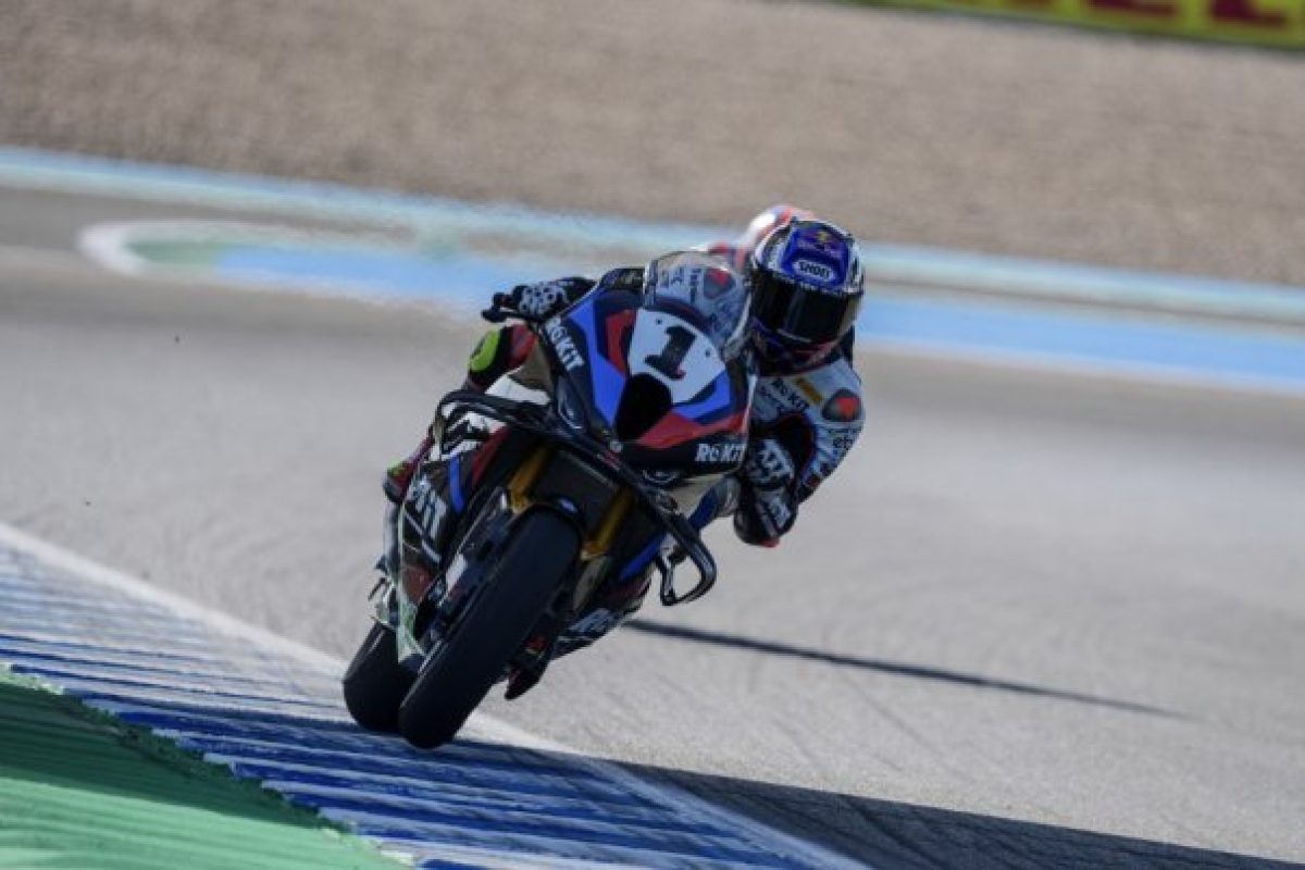 Bulega-tripla és kontroverziális kilökés a WSBK-ban: Razgatlioglu a világbajnok!