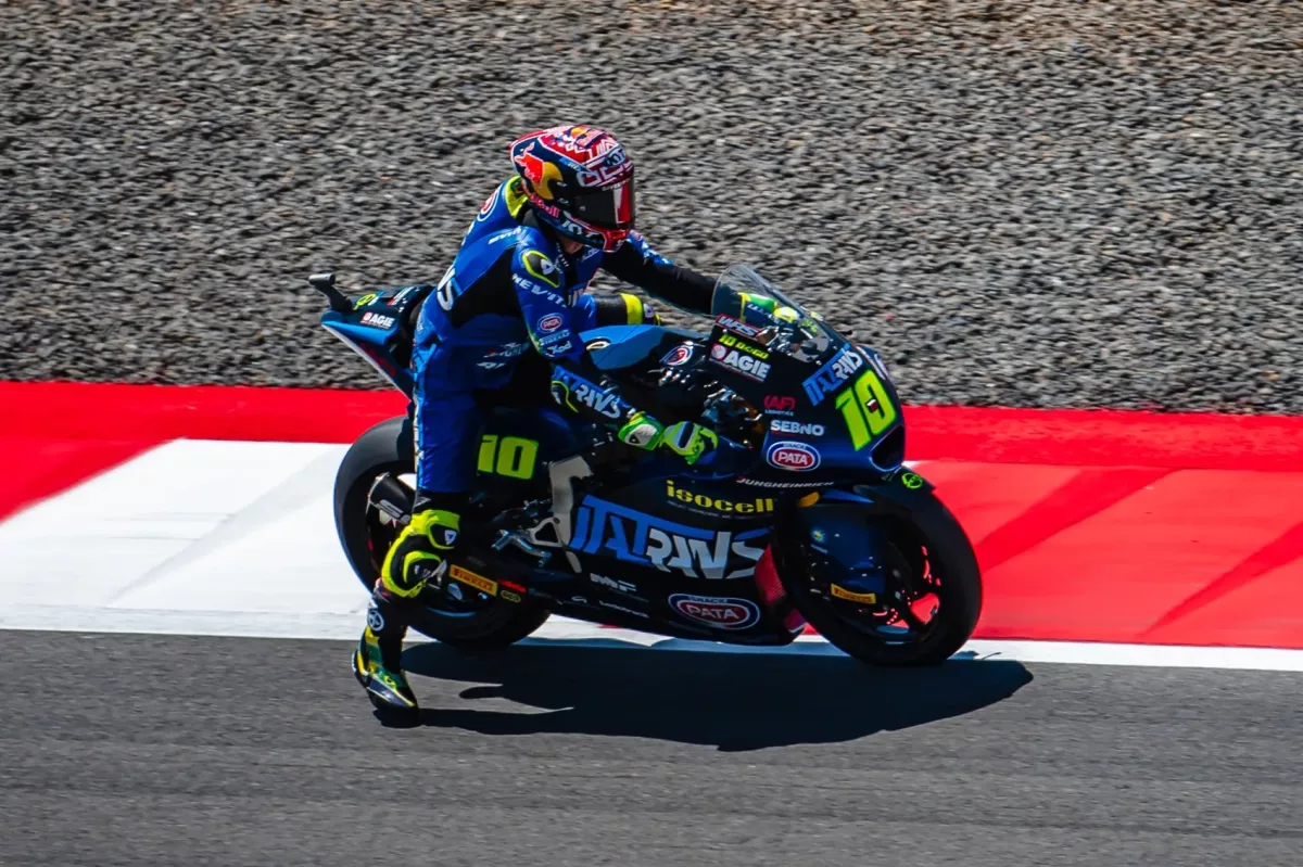 Drámai események a Moto2-es futamon: Moreira brillírozott, de Holgado és Alonso számára keserű végződésre hozta a versenyt