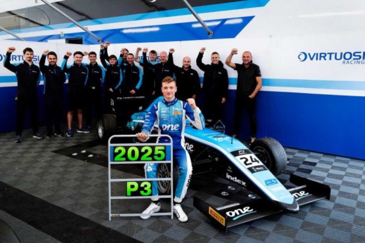Molnár Martin briliáns teljesítménye: Az összetett harmadik hely a brit F4 idei szezonjában