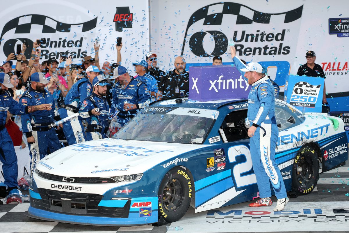 NASCAR: Mr. Superspeedway győzött a Talladega-i versenyen, Sawalich sérülésekkel a kórházban