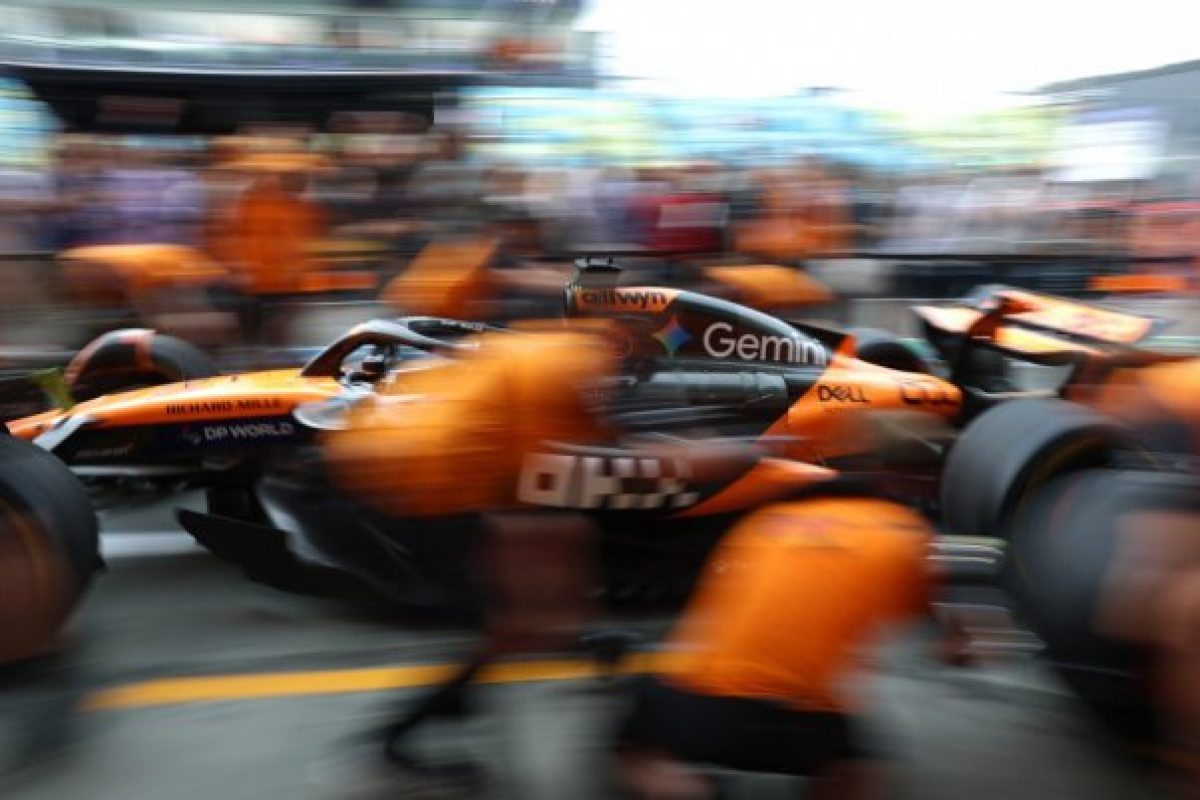 ÉLŐ: Az F1-es Szingapúri Nagydíj első edzése