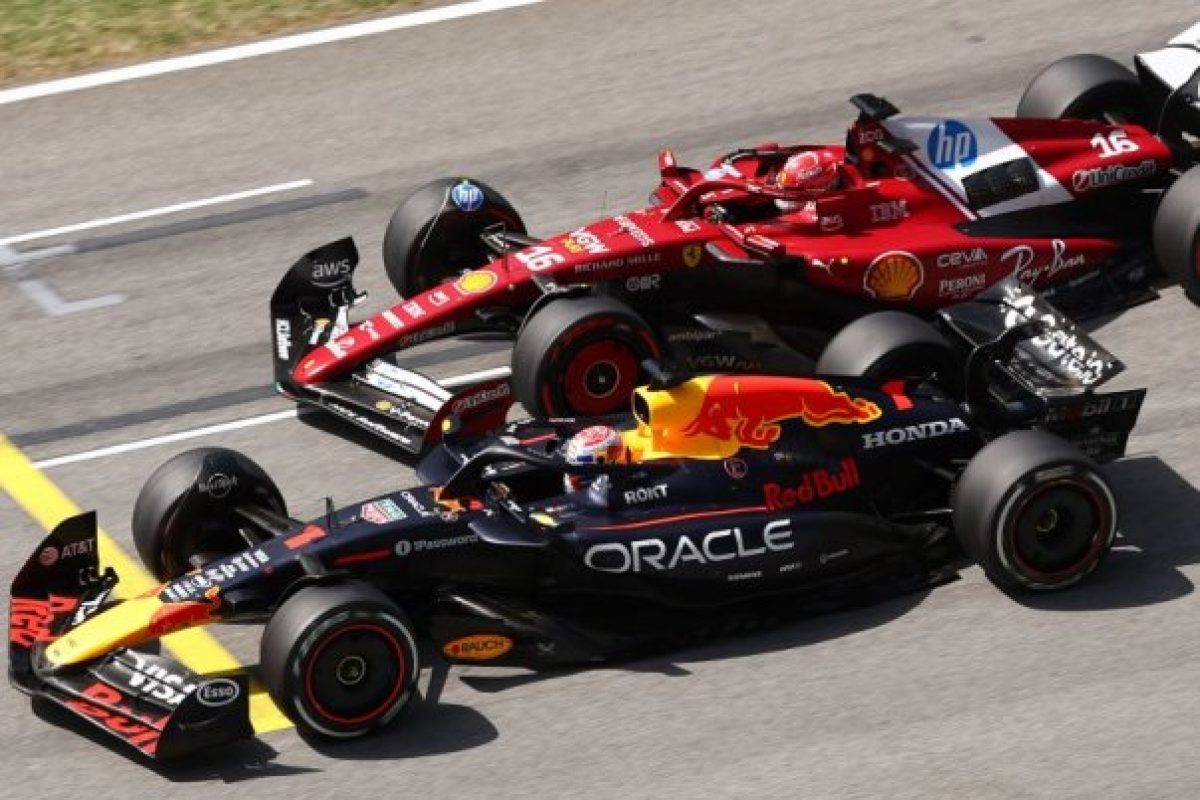 A Formula 1-es bajnokságban Verstappen a nyomában, Leclerc elveszti az előnyét – friss hírek szerdáról