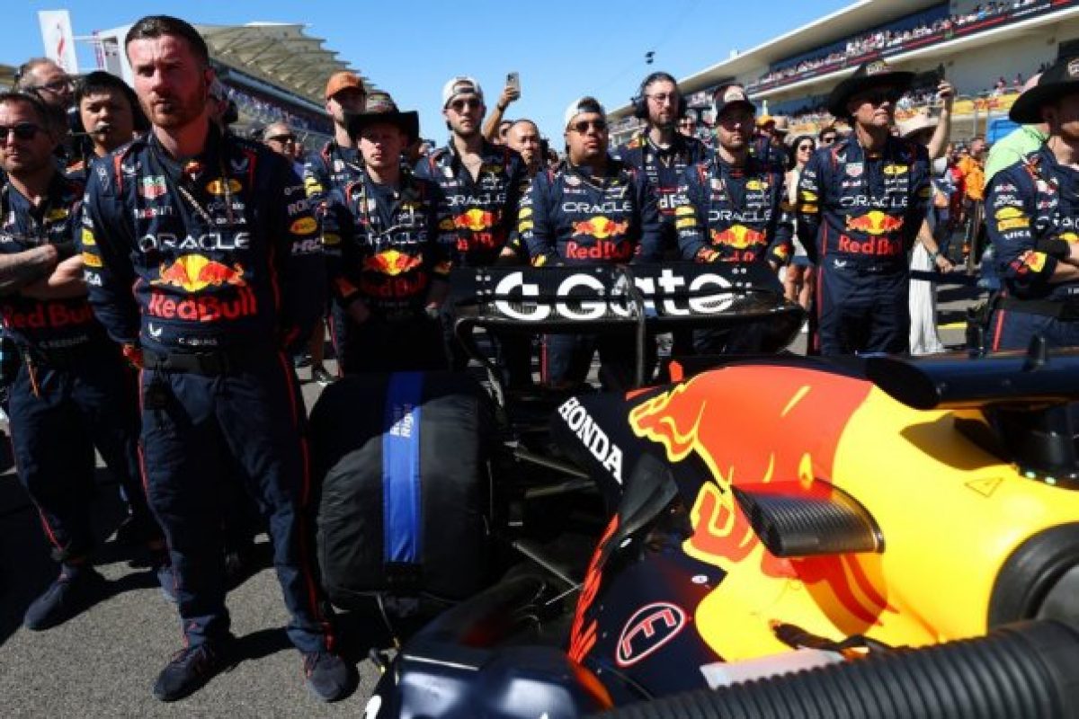 Mozgalmas hétfő a Forma-1 világában: büntetések, kifakadások és újoncok