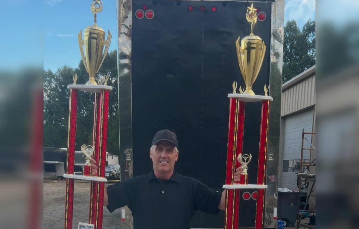 Az eltiltott NASCAR versenyző, Jeremy Mayfield, visszatéréséből született bajnok