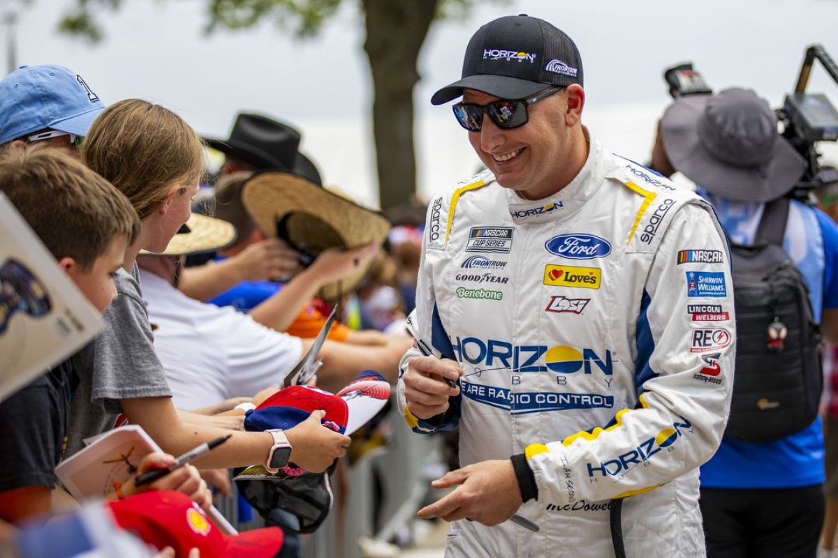 A NASCAR utolsó superspeedway-futamára készülődnek Michael McDowell vezetésével