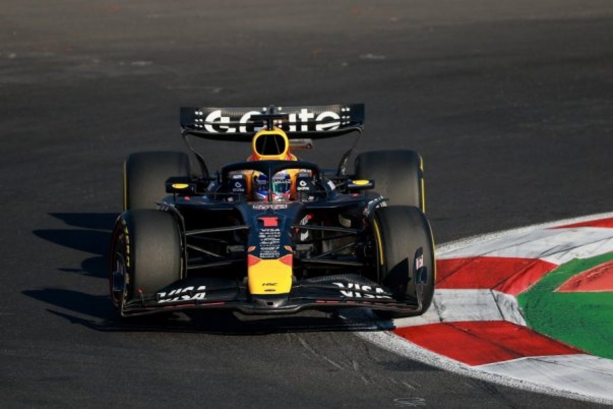 Verstappen dominál az első mexikói F1-es edzésen, Piastri a 12. helyen