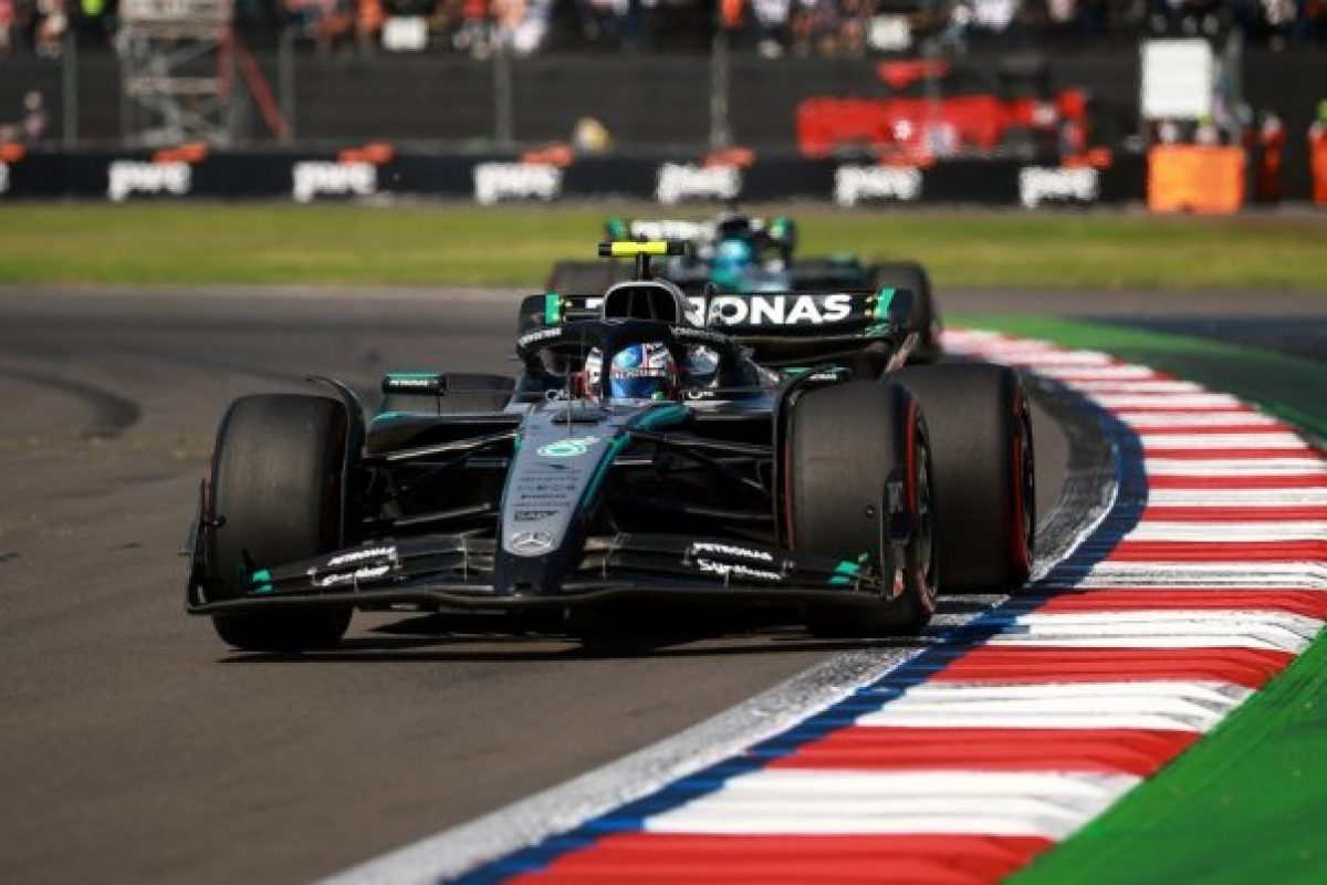 A Mercedes döntése dühítette Russellt és Antonellit: „Vagy rögtön, vagy sehogy”