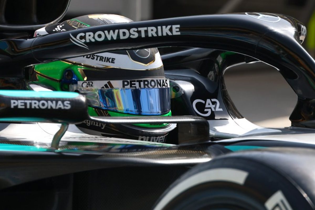 Mercedes váratlan döntése az első mexikói F1-es edzésen: Tartalékversenyzőt ültetnek Russel helyett