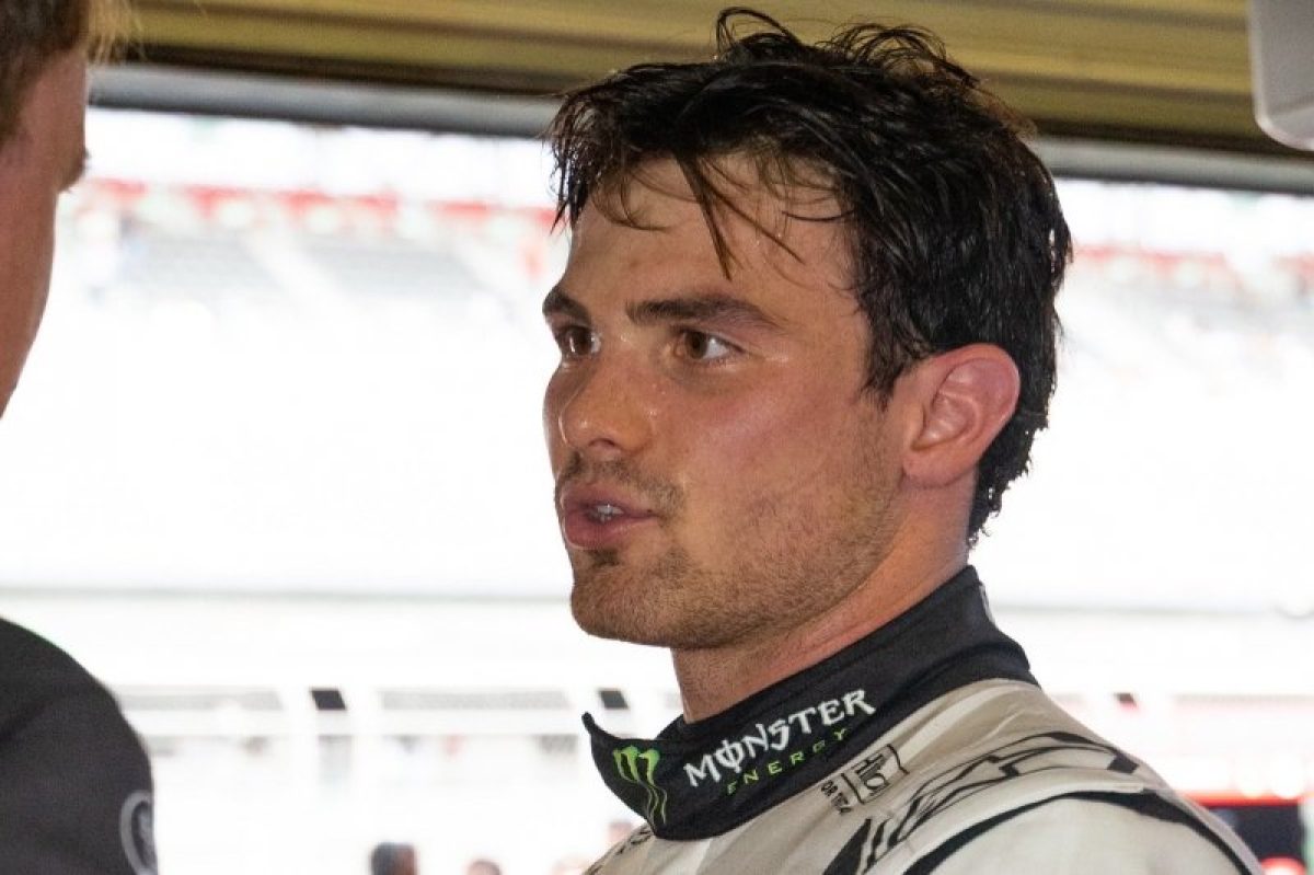 Az „Orvosokhoz került Pato O’Ward a szabadedzés után” cím hatásos lehet a rövid információ átadására.