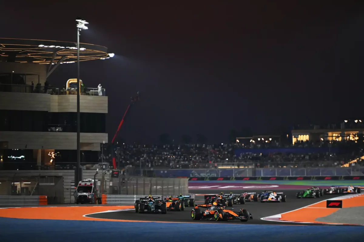 Azonnal kezdődik a feszültség: Alonso szerint a Katari Nagydíj kezdete simán lehet drámai