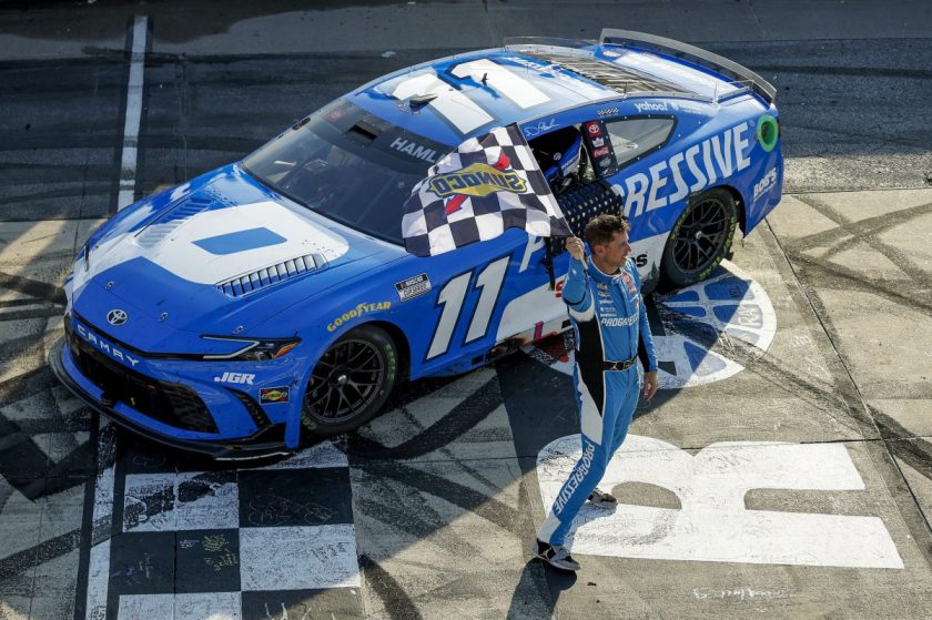 A boldogság keserű pillanatai: Hamlin visszavonulása NASCAR bajnoki címvédése után