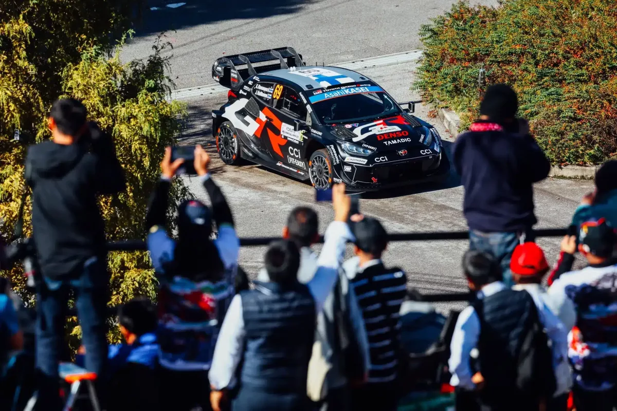 Kalle Rovanpera uralja a Japán Rallyt az élen