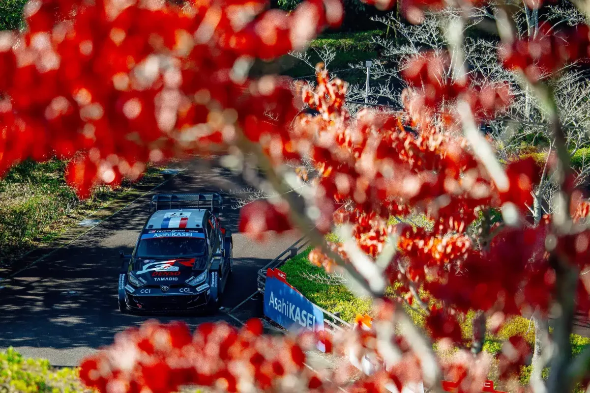 Ogier és Evans hatalmas csatája Japánban, Neuville és Katsuta kiestek