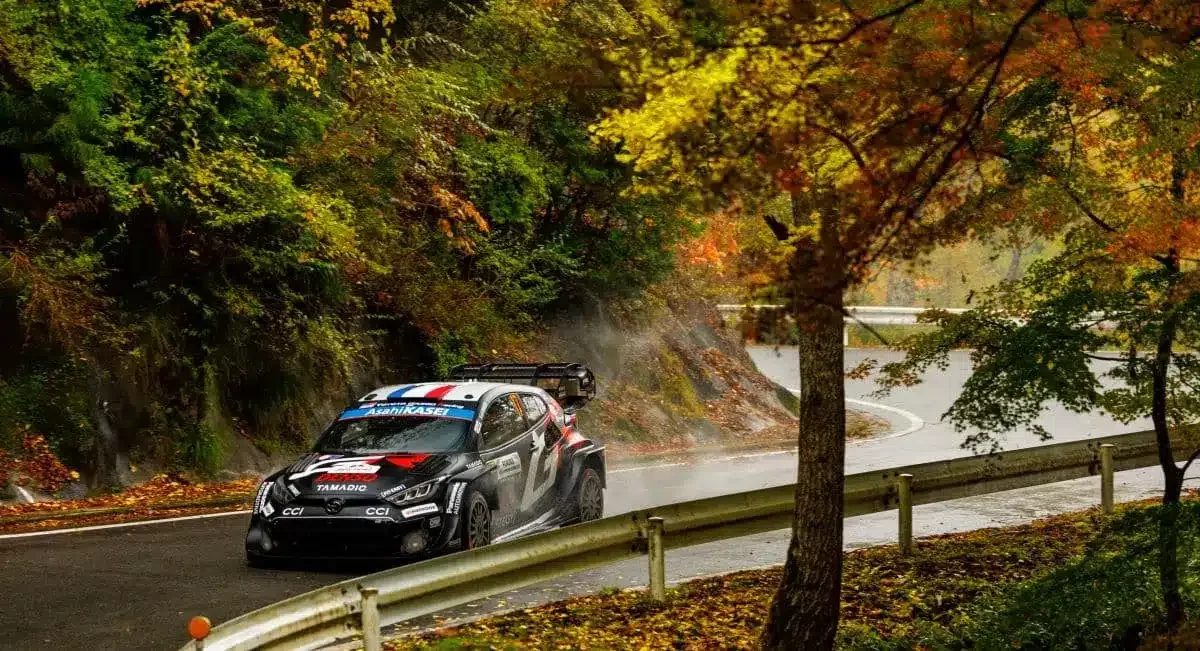 Ogier diadalmas Japánban: Feszített tempóban folytatódik a bajnokság Hyundai kontra Toyota küzdelemben