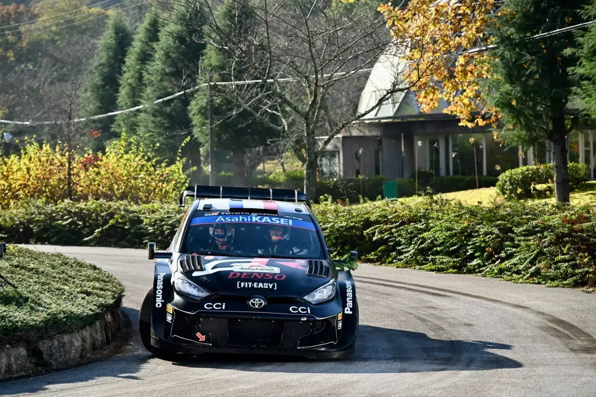 Ogier határozottan visszatér a siker útjára Japánban, továbbra is bízva világbajnoki esélyeiben