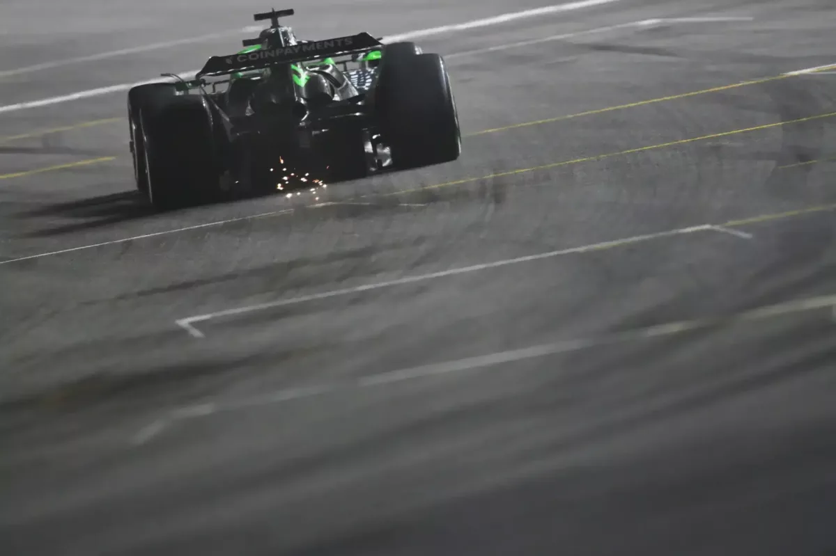 Versenyzők Figyelmébe: Az FIA Szigorú Ellenőrzés alá vonja a Padlólemezeket is, Nemcsak a McLaren Esetében