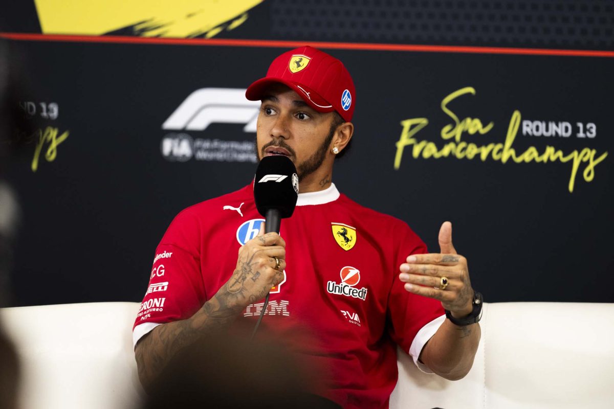 Hamilton kínos felfedés: meddig kötelezi a szerződése a Ferrarit?