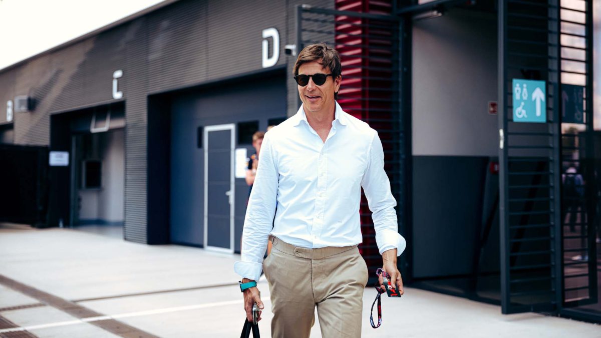 Wolff tervezi részesedése csökkentését a Mercedes F1-es csapatban