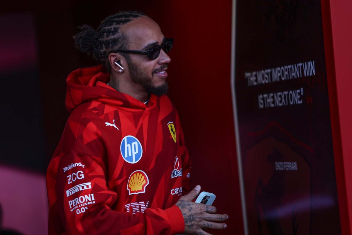 A cím: „Hamilton: A Ferrarira továbbra is bízunk