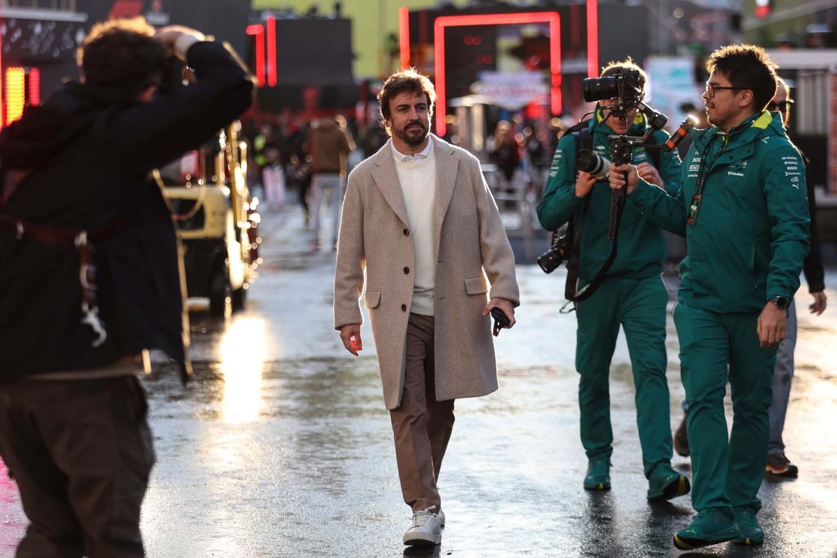 Alonso aggódik az eső miatt: komoly kihívások várnak az Aston Martin csapatára