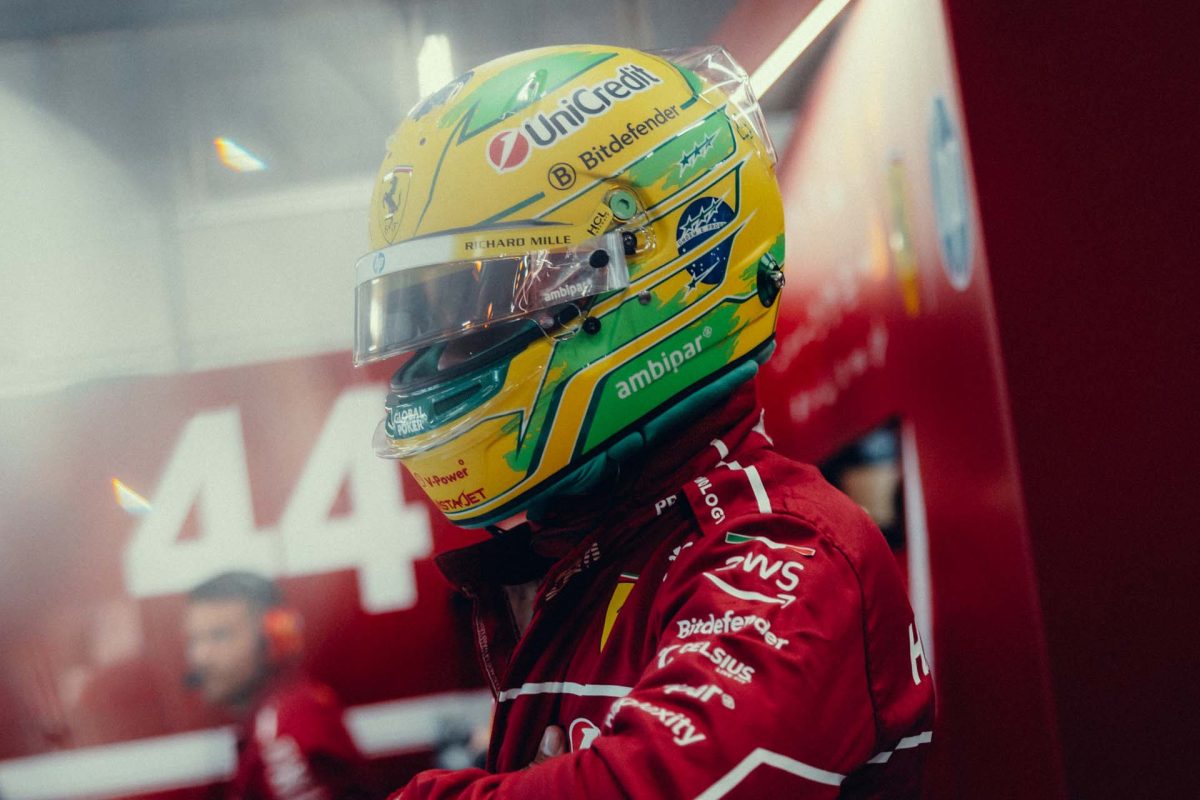 Elkann beleszállt a Ferrari-pilótákba, Hamilton reagált: „Kiállok a csapatom mellett”