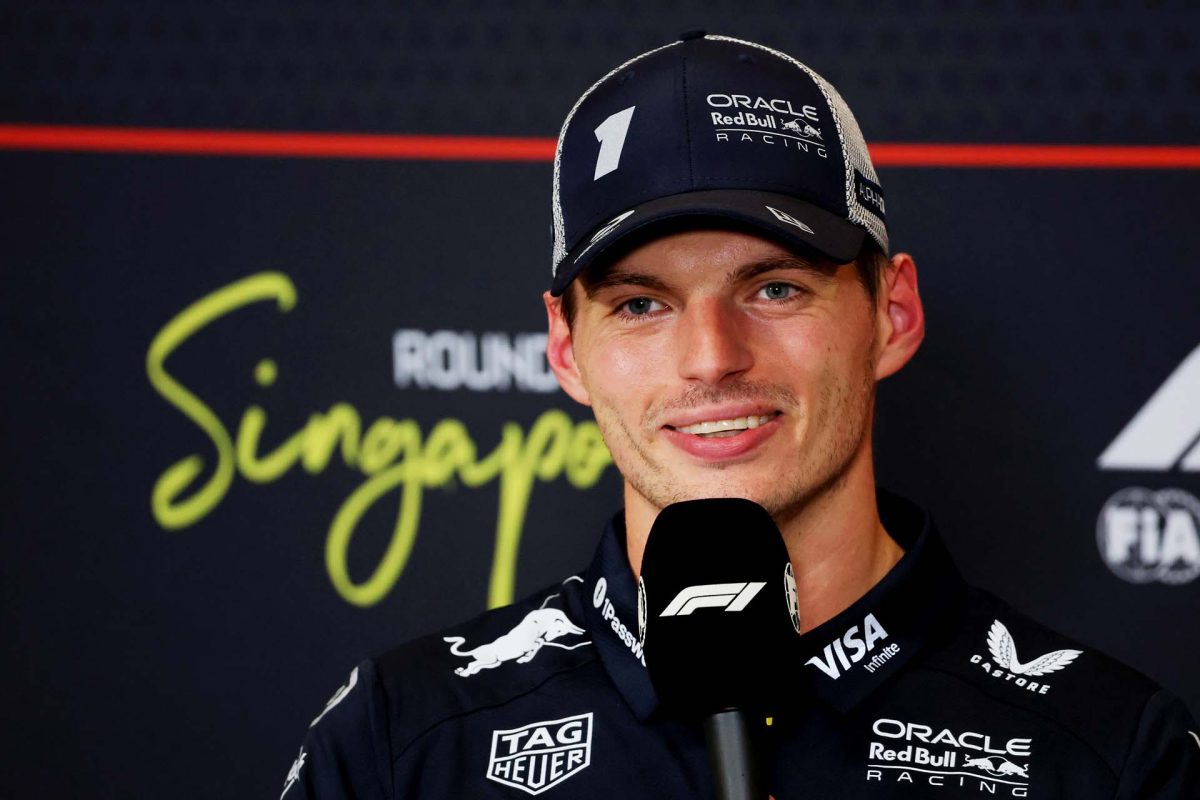 Verstappen apja aggodalmaskodik, de a cseréjével lenyúlná Ricciardo számát