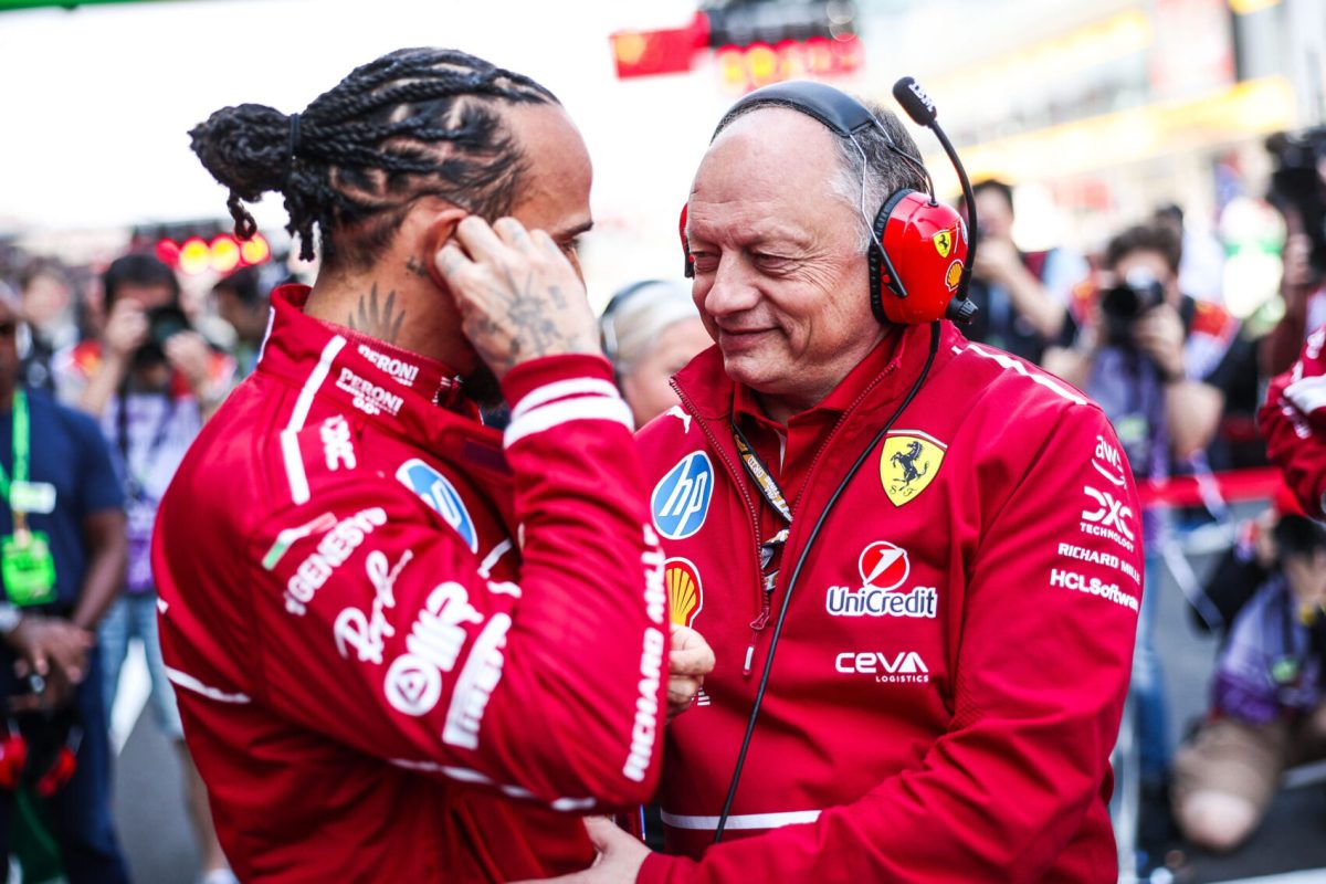 Az F1 korábbi vezérének kegyetlen kritikái a Ferrari főnökre és Hamiltonra