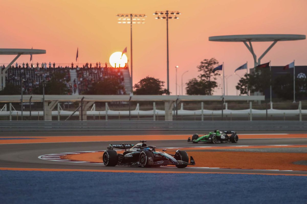 Russell: „Élvezem az időmérőket, az autó végre azt csinálja, amit akarok”