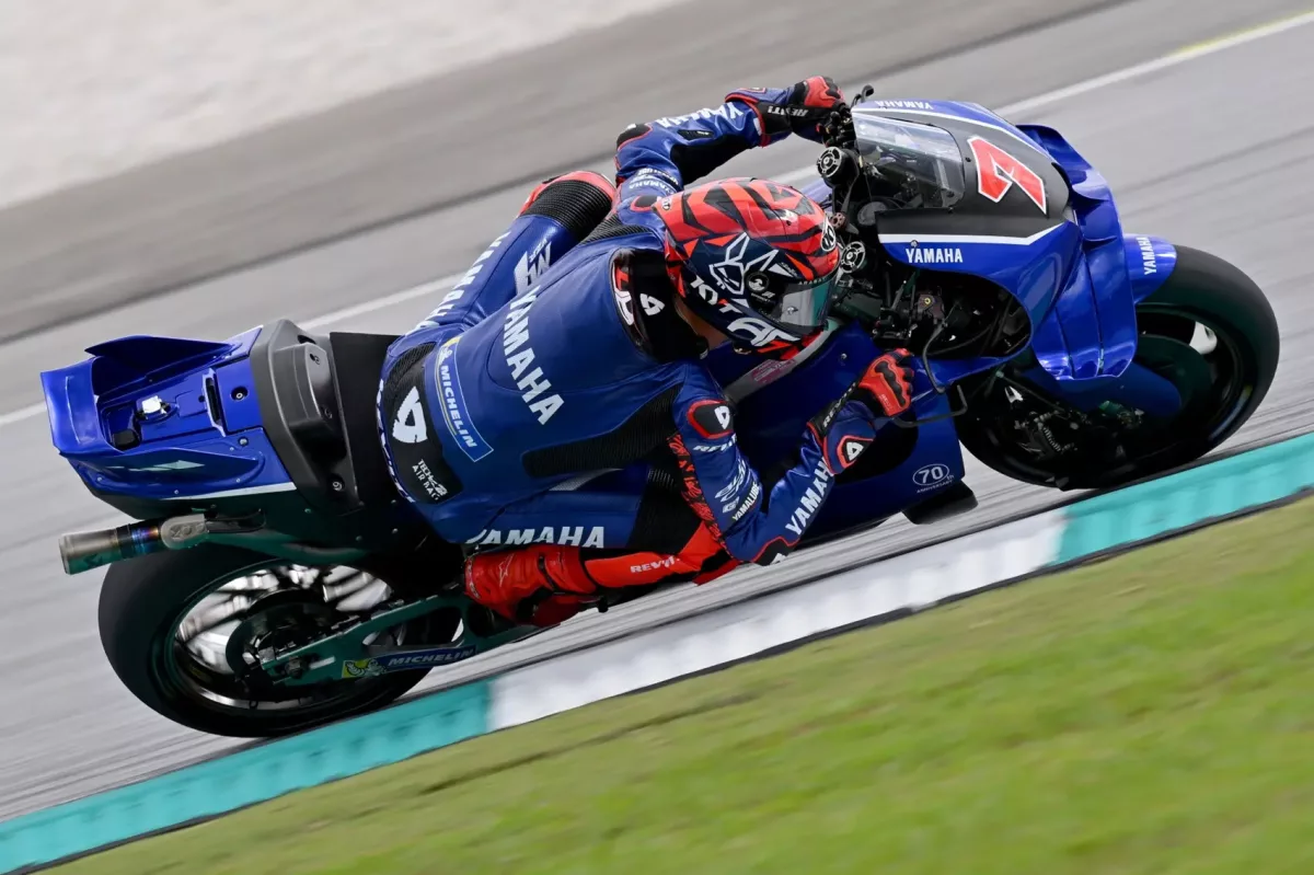 Megdöbbentő felfedés a Yamaha tesztpilótától: Miért jobb a V4-es motor a sornégyesnél