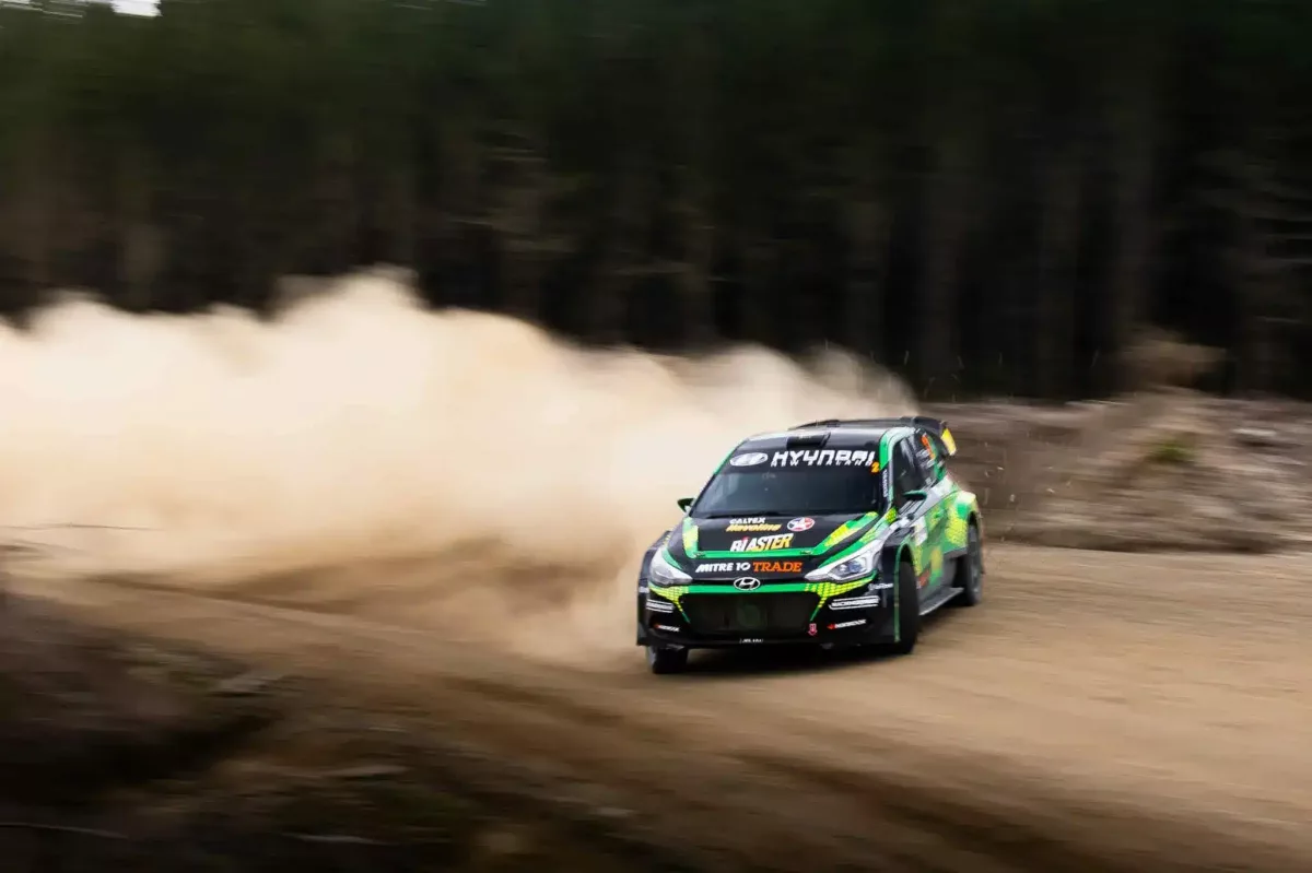 Az ausztrál bajnoki címért küzdő Hayden Paddon hajszálnyira a győzelemtől